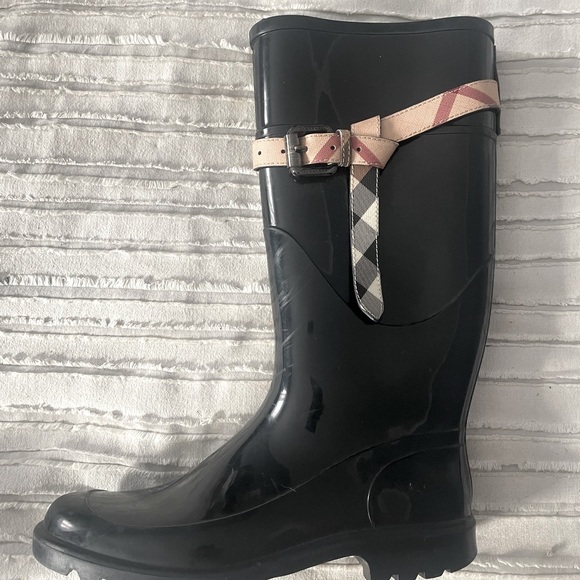 Authentic Burberry Rain boots • S39/US 8 - Picture 6 of 6